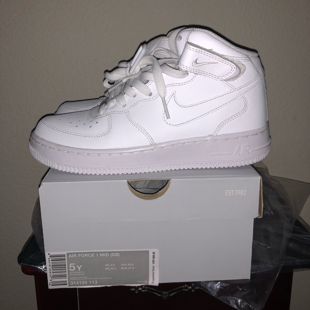 Nike Air Force 1s mid
